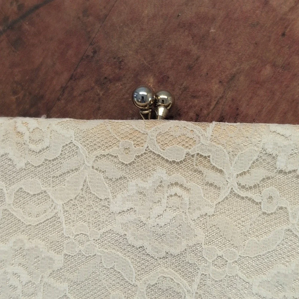 Vintage Ivory Lace Kiss lock Clutch Bag Purse, Lace Fabric Bridal Handbag